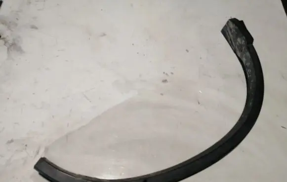 Rear fender molding trim