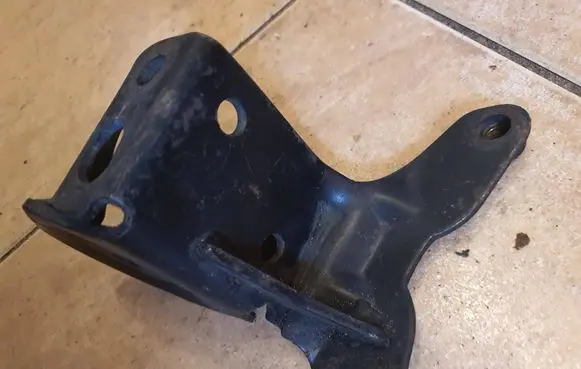 Volkswagen PASSAT B3 Gearbox mounting bracket 357199353A 3571993273A