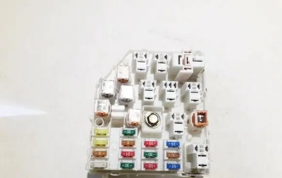 Toyota RAV 4 (XA20) Fuse box set