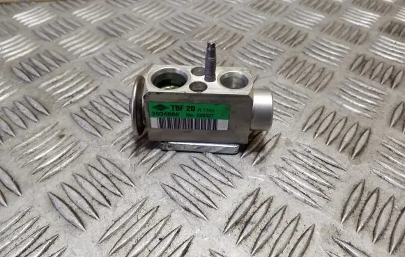 Volvo XC70 Air conditioning (A/C) expansion valve 7036866