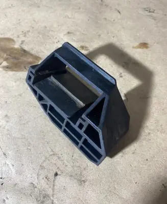 BMW 7 E65 E66 Radiator mount bracket 7508016