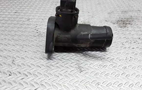 Volkswagen PASSAT B4 Engine coolant pipe/hose 028121133B