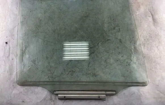 Toyota Land Cruiser (J120) Rear door window glass