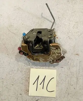 Nissan Micra Front door lock 825024F915