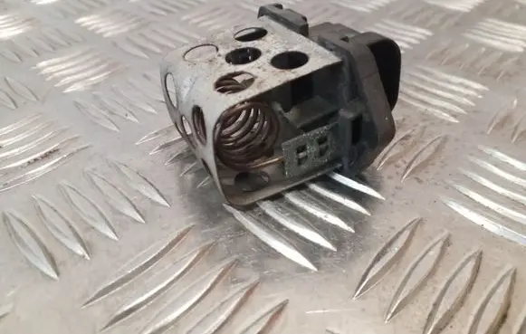 Nissan Primera Coolant fan relay 8200034040