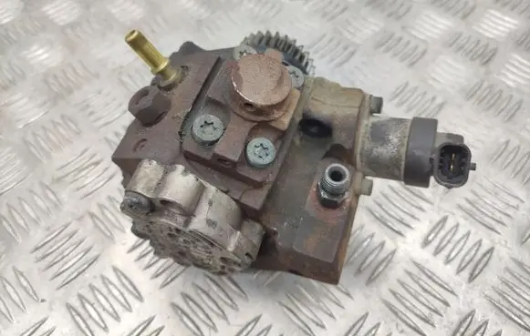 Opel Vivaro Fuel injection high pressure pump 8200950493