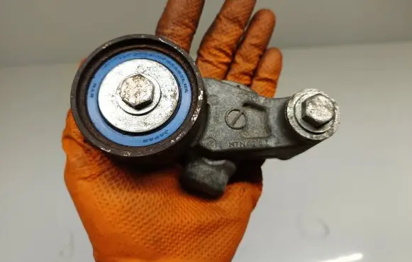 Subaru Outback Timing belt/chain tensioner 13033AA042