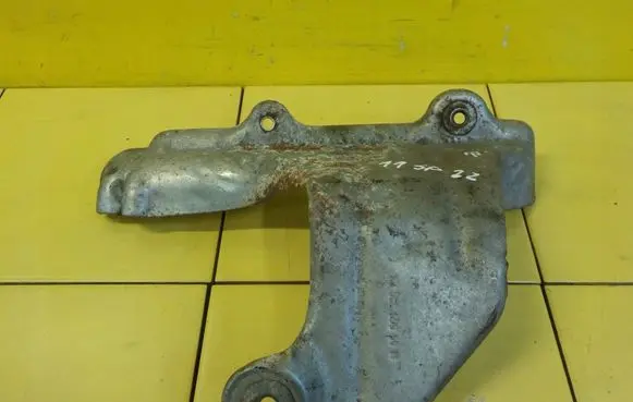 Opel Insignia A Heat shield in engine bay 55565350