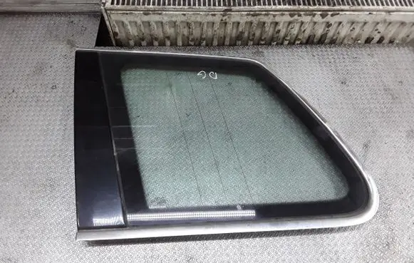 Volkswagen Touareg I Rear side window