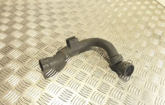 Volkswagen PASSAT B5.5 Engine coolant pipe/hose