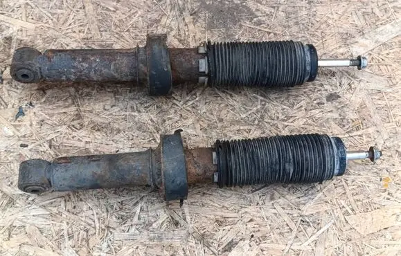 Volkswagen Touareg I Rear shock absorber/damper 7L6512021