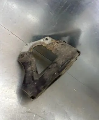 Fender mounting bracket