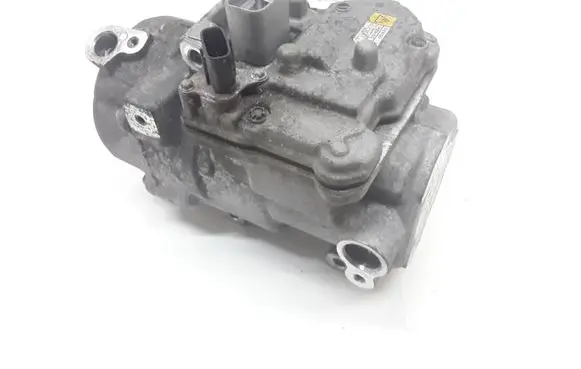 Toyota RAV 4 (XA40) Air conditioning (A/C) compressor (pump) 0422000533