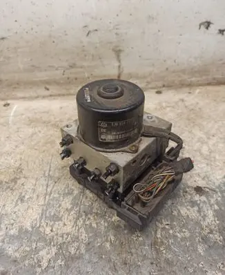 Volkswagen Golf IV ABS Pump 1J0907379G 1J0614117C