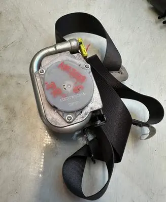 Mazda 6 Front seatbelt 0431093