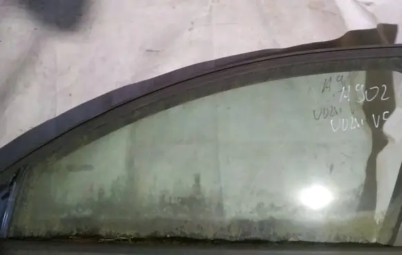 Volvo V50 Front door window glass four-door as2