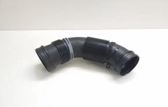 Volkswagen Jetta VI Air intake hose/pipe 5C0129684