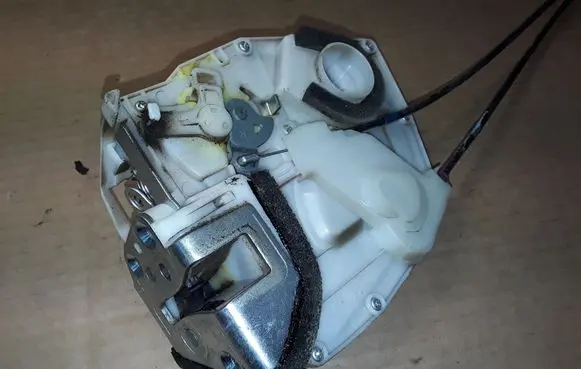 Fiat Sedici Rear door lock NOCODE