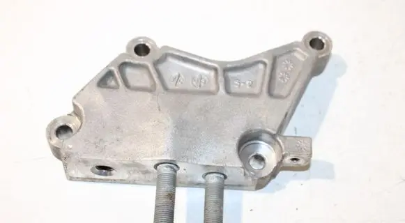 KIA Sportage Engine mounting bracket