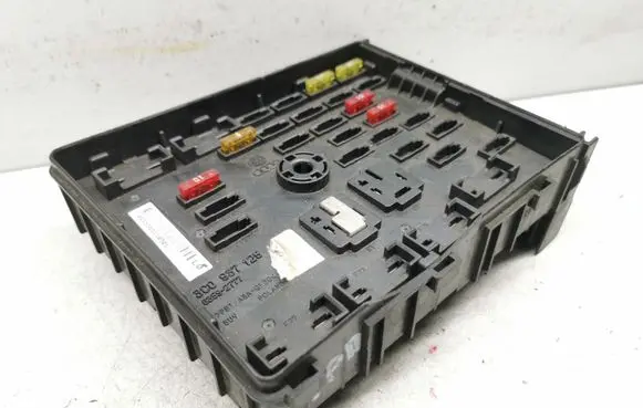 Volkswagen PASSAT B6 Fuse module 3C0937125 L0093303110705