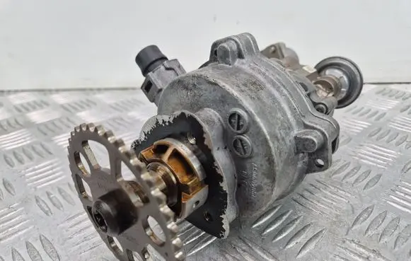 BMW 7 F01 F02 F03 F04 Fuel injection high pressure pump 7613933