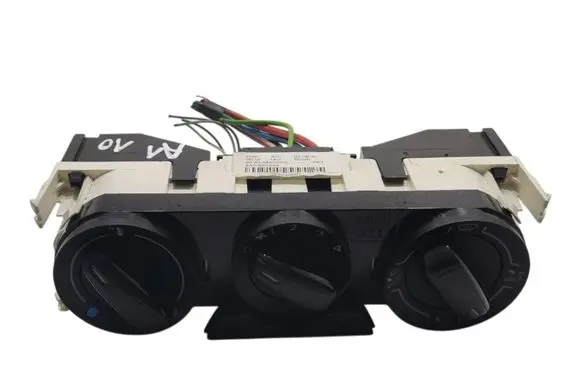 Audi A1 Climate control unit 8X0820045