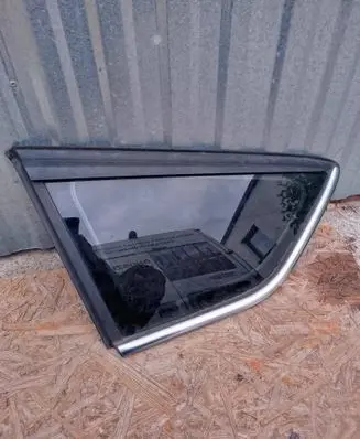 Ford Kuga II Rear side window