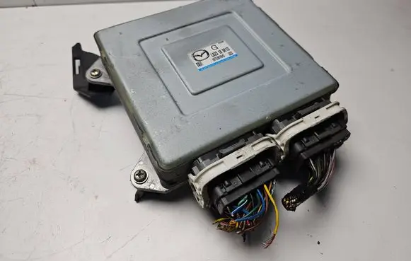 Mazda 5 Engine control unit/module L82318881D K6266 182318891D