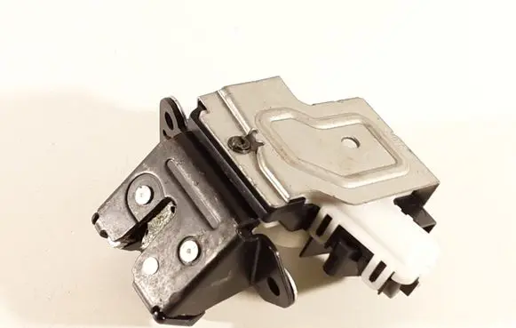 Mazda 3 II Tailgate/trunk/boot lock/catch/latch C6728