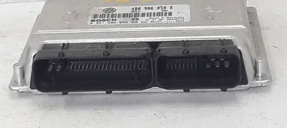 Volkswagen PASSAT B5 Engine control unit/module 4B0906018B 0261206050