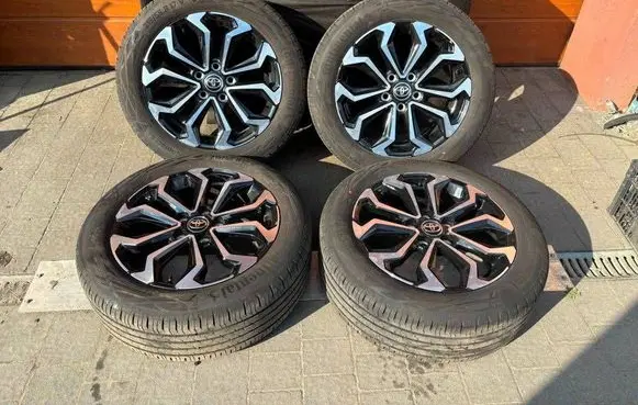 Toyota Yaris Cross R17 alloy rim