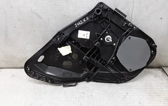 Rear door manual window regulator