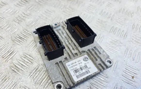 Fiat 500 Engine control unit/module 51829843 6160144407