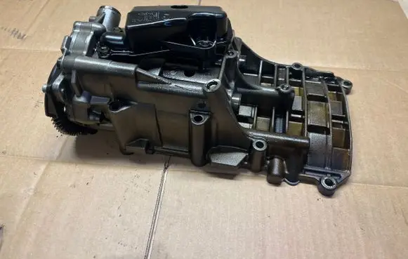 BMW 1 E81 E87 Oil pump 8058052011 62440410 7794147