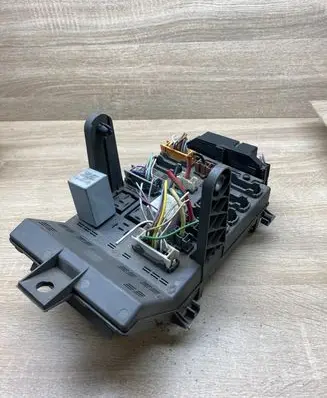 Renault Laguna I Fuse module 8200043240A 7700810873