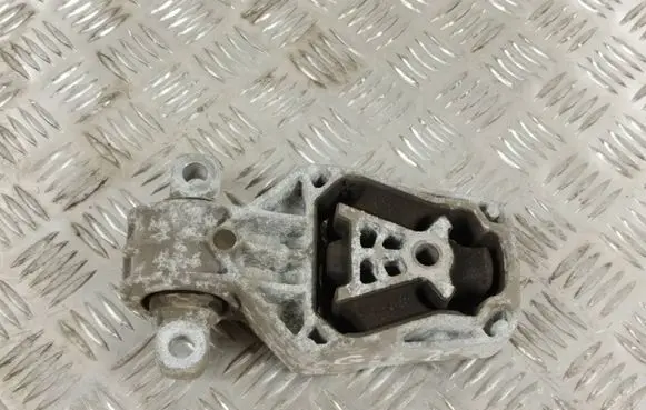 Mercedes-Benz CLA C117 X117 W117 Engine mount bracket