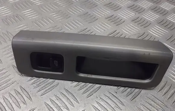Volvo V50 Quarter vent window switch 8663813