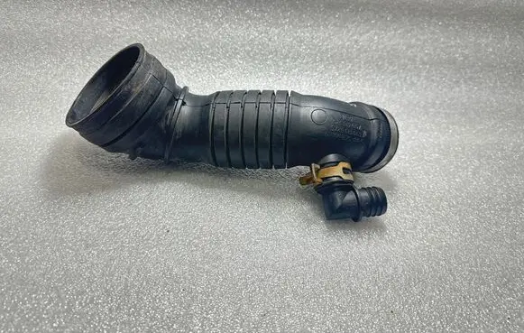 Audi A6 S6 C5 4B Air intake hose/pipe 4B0129627C 4B0129627