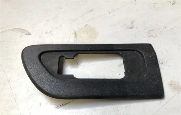 Fender trim (molding)