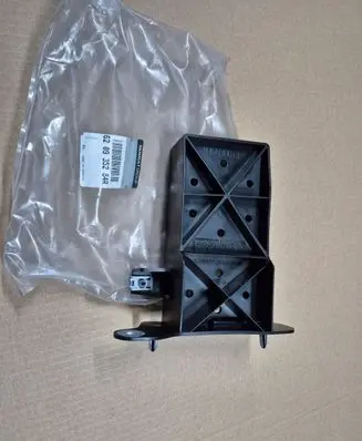 Renault Twingo III Front bumper mounting bracket 620935284RTWINGO