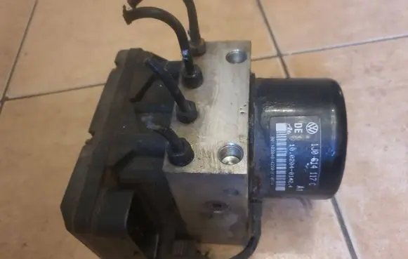 Volkswagen Bora ABS Pump 1J0907379G 346786 HLR8G04P78