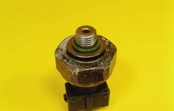 Mercedes-Benz A W168 Air conditioning (A/C) pressure sensor 1408300072 4990007060