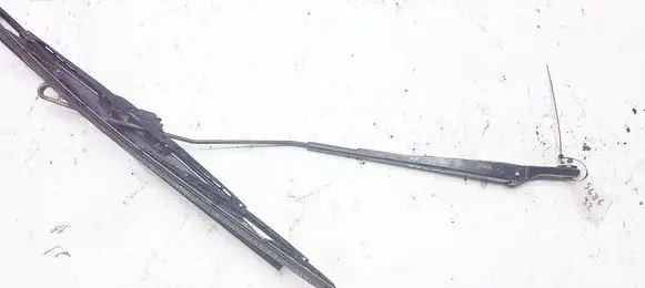 Peugeot 406 Front wiper blade arm