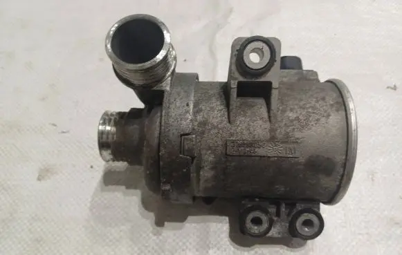 BMW X5 F15 Electric auxiliary coolant/water pump 17669711