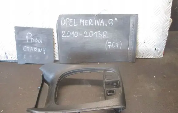 Opel Meriva B Gear shifter surround trim plastic 13258302