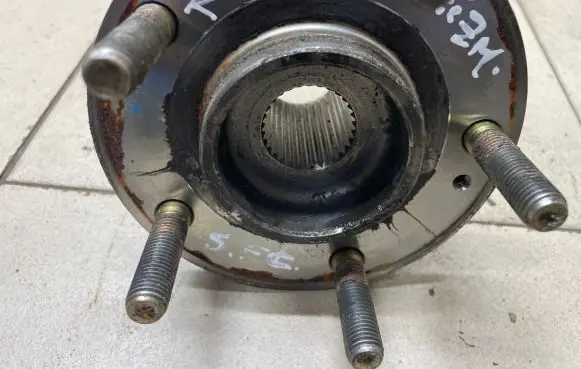 Hyundai Santa Fe Rear wheel bearing hub 