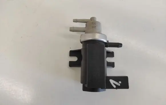 Volkswagen Golf IV Turbo solenoid valve 1J0906627A 72290325 99T127