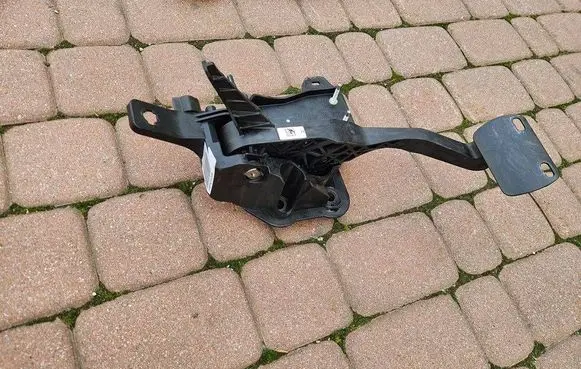 Opel Mokka B Brake pedal 9824305280-