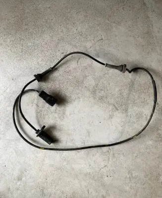 Volvo XC70 ABS brake wheel speed sensor 9467580 10071160133