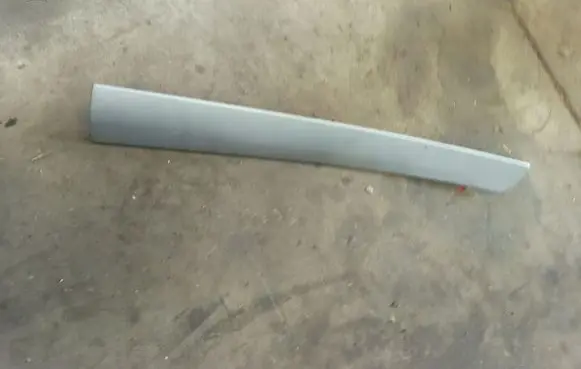 Opel Zafira B Front door trim bar 13163897